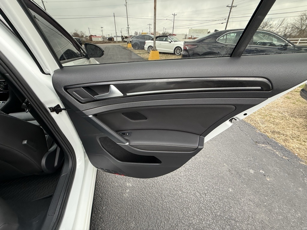 Volkswagen Golf R DCS and Navigation 7A 2019