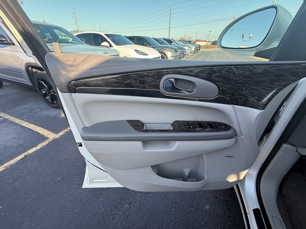 Buick Enclave Convenience FWD 2013