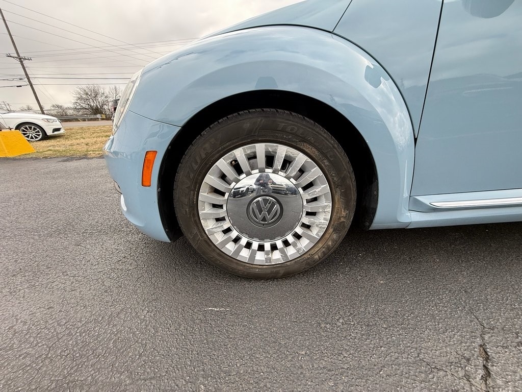 Volkswagen Beetle 2.5L Convertible 2013
