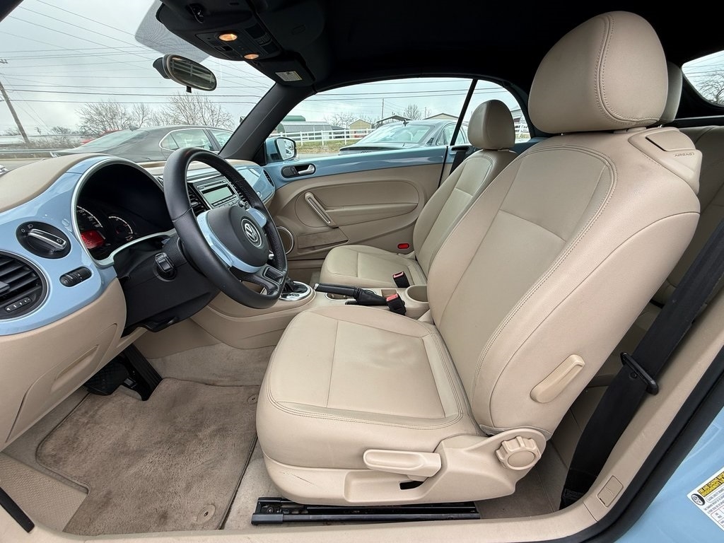 Volkswagen Beetle 2.5L Convertible 2013