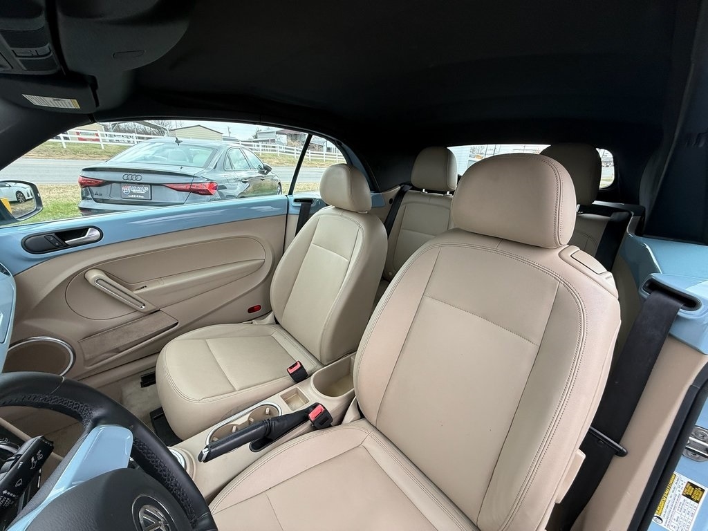 Volkswagen Beetle 2.5L Convertible 2013