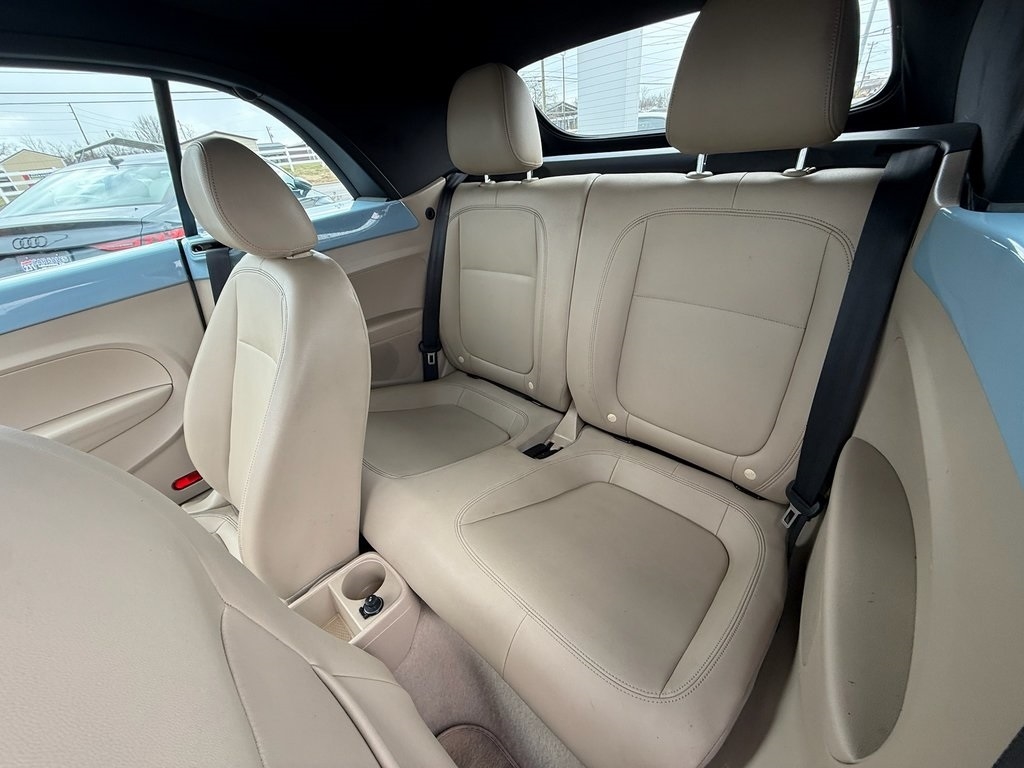 Volkswagen Beetle 2.5L Convertible 2013