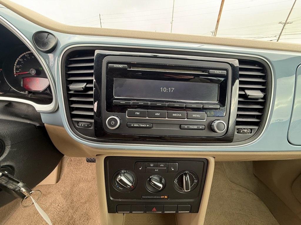 Volkswagen Beetle 2.5L Convertible 2013