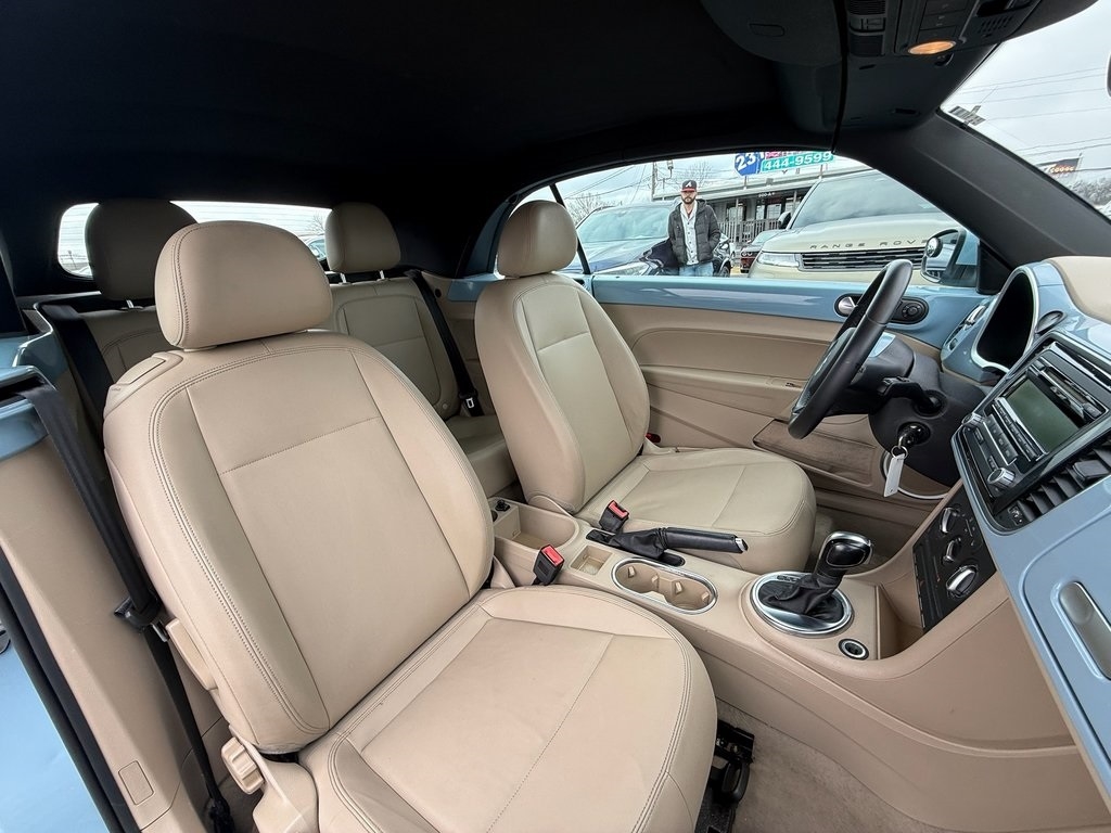 Volkswagen Beetle 2.5L Convertible 2013