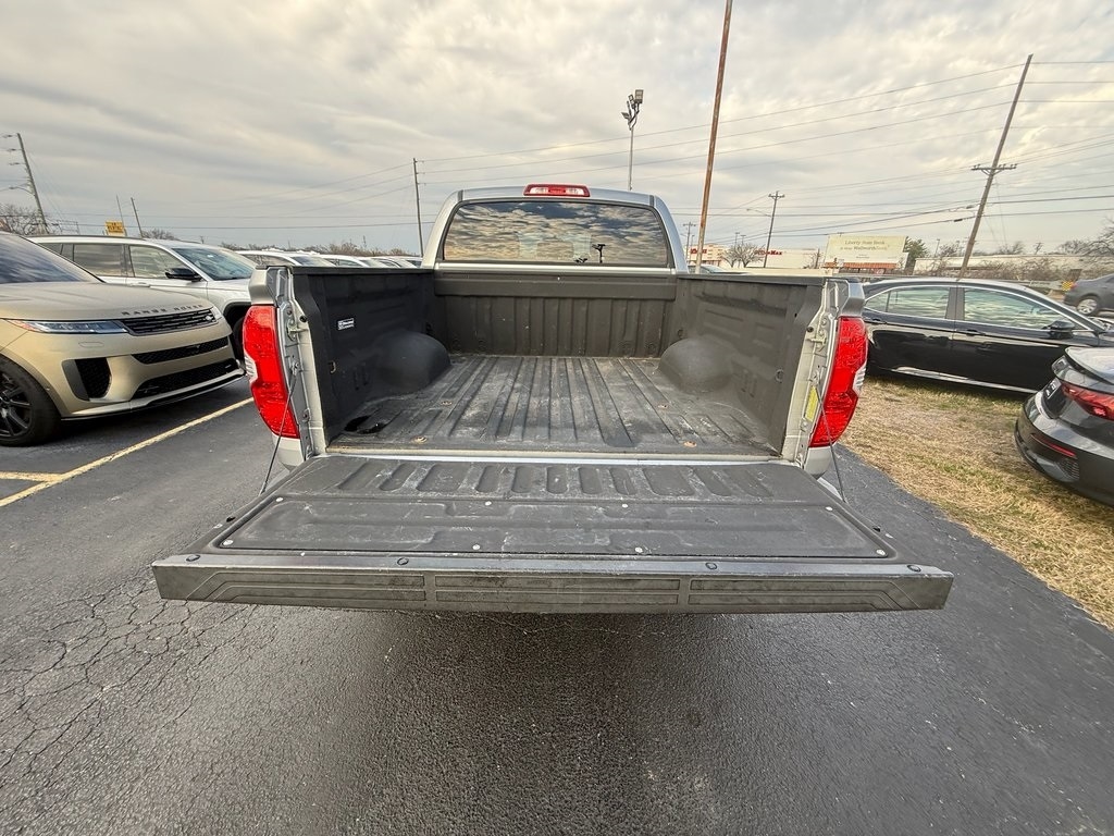 Toyota Tundra SR5 5.7L V8 FFV CrewMax 4WD 2016