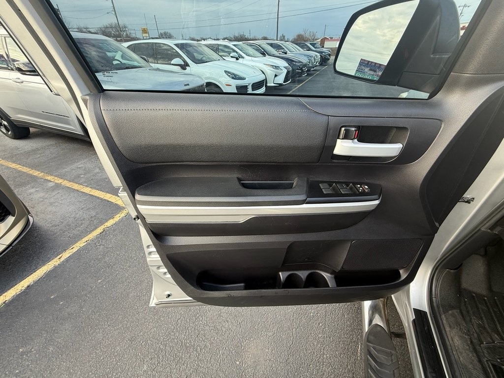 Toyota Tundra SR5 5.7L V8 FFV CrewMax 4WD 2016