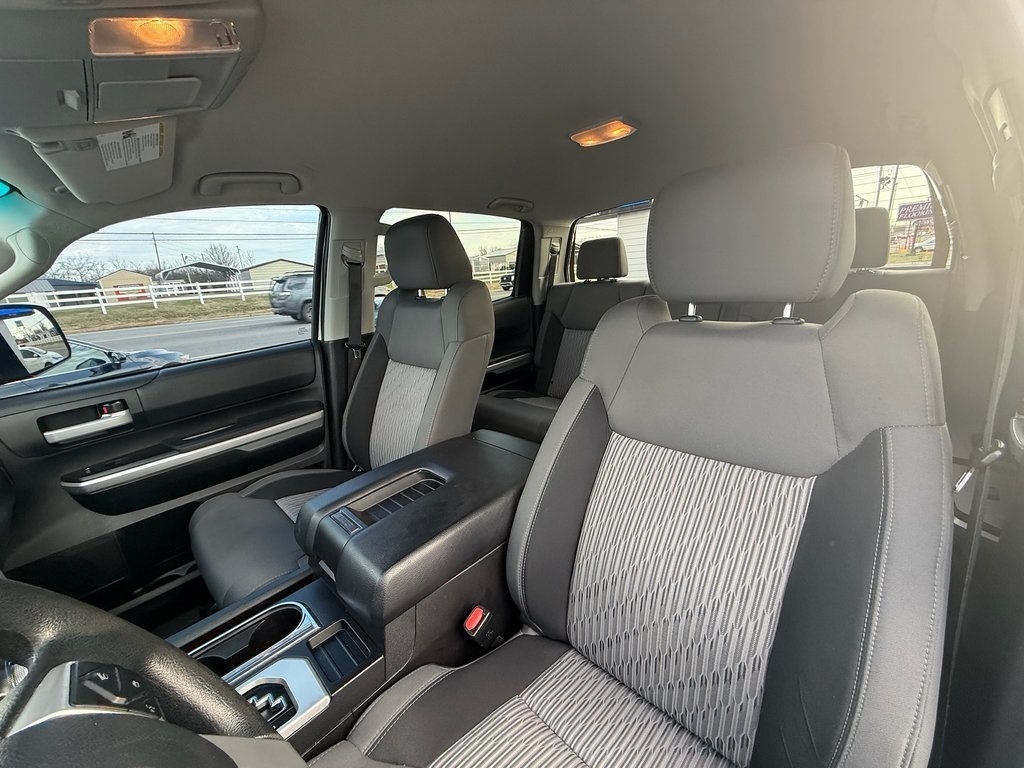 Toyota Tundra SR5 5.7L V8 FFV CrewMax 4WD 2016