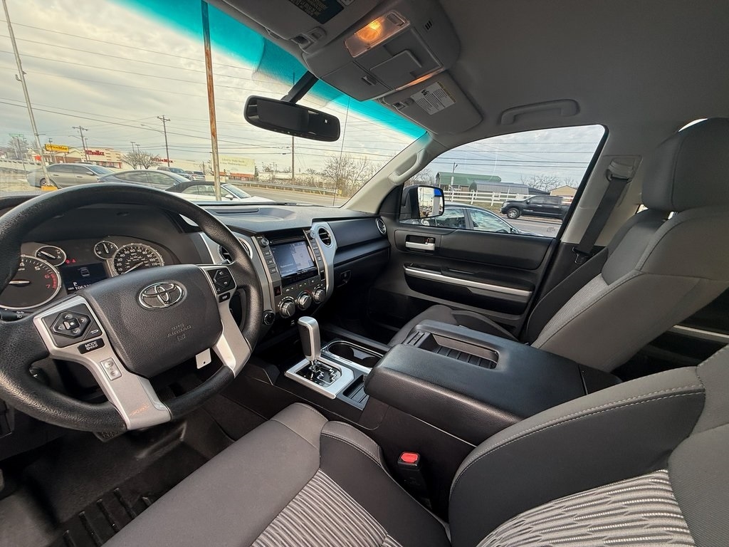 Toyota Tundra SR5 5.7L V8 FFV CrewMax 4WD 2016