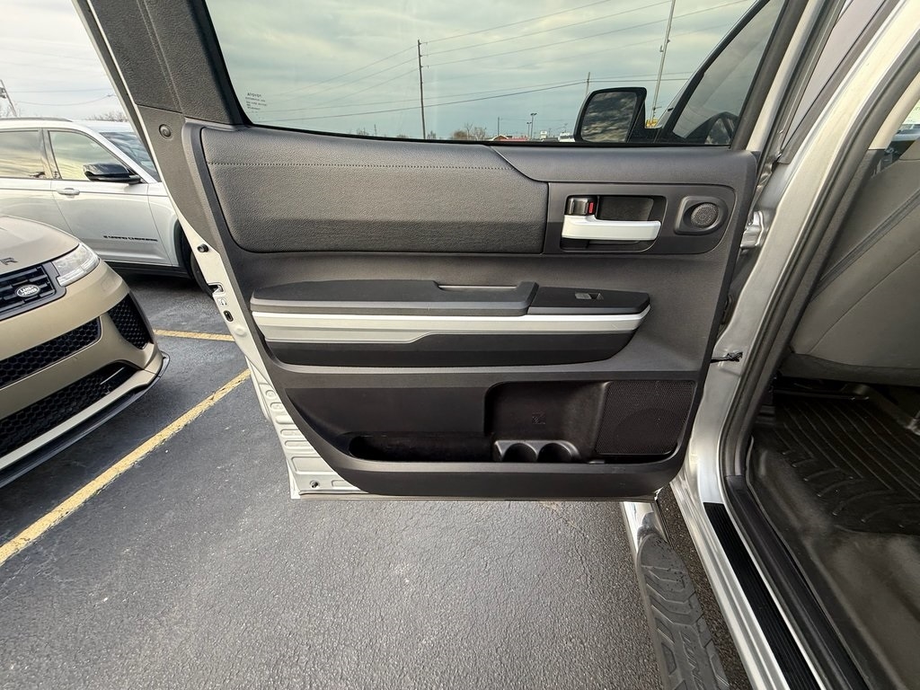 Toyota Tundra SR5 5.7L V8 FFV CrewMax 4WD 2016