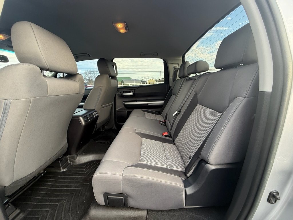 Toyota Tundra SR5 5.7L V8 FFV CrewMax 4WD 2016