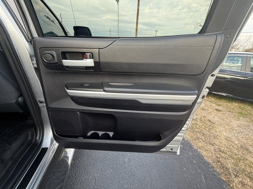 Toyota Tundra SR5 5.7L V8 FFV CrewMax 4WD 2016