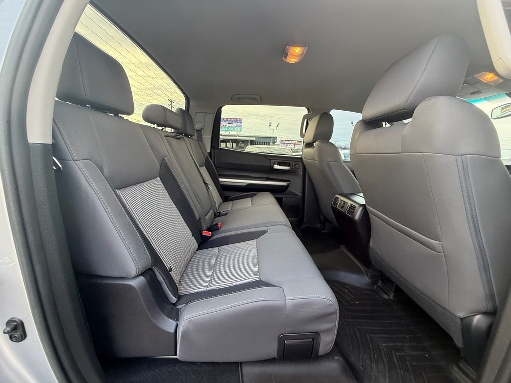 Toyota Tundra SR5 5.7L V8 FFV CrewMax 4WD 2016