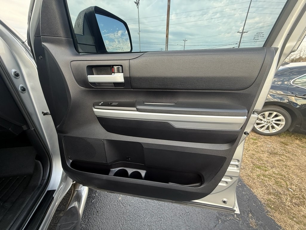 Toyota Tundra SR5 5.7L V8 FFV CrewMax 4WD 2016