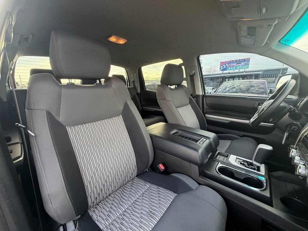 Toyota Tundra SR5 5.7L V8 FFV CrewMax 4WD 2016