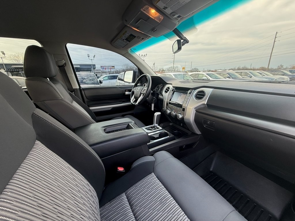 Toyota Tundra SR5 5.7L V8 FFV CrewMax 4WD 2016