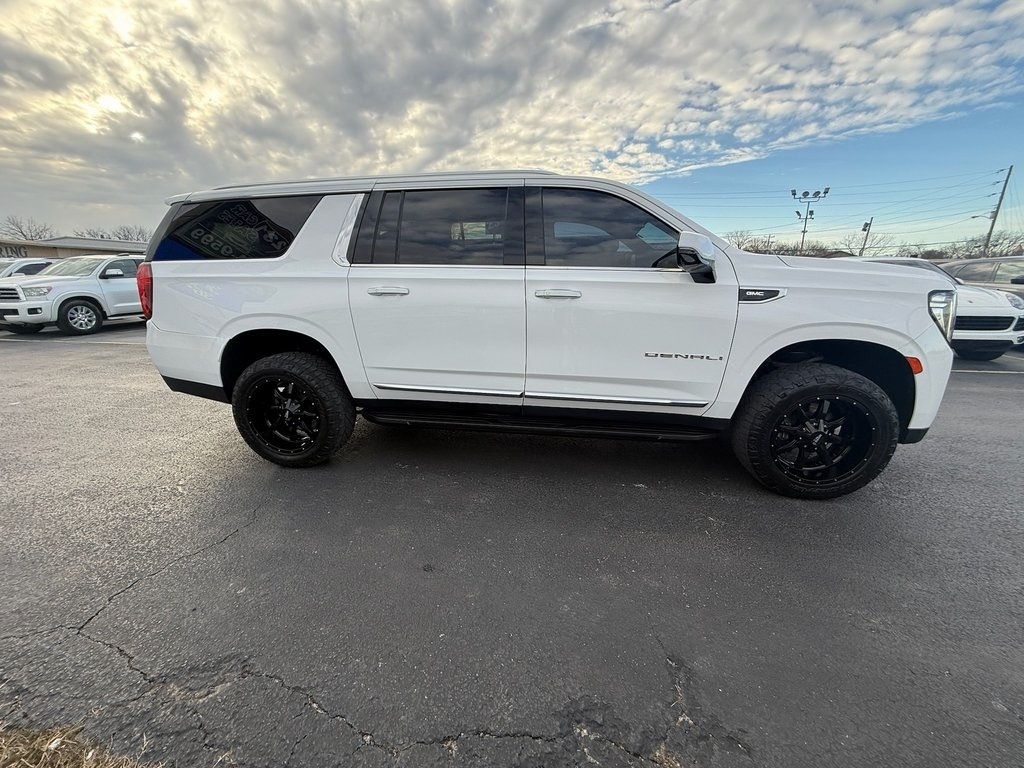 GMC Yukon XL Denali 4WD 2022