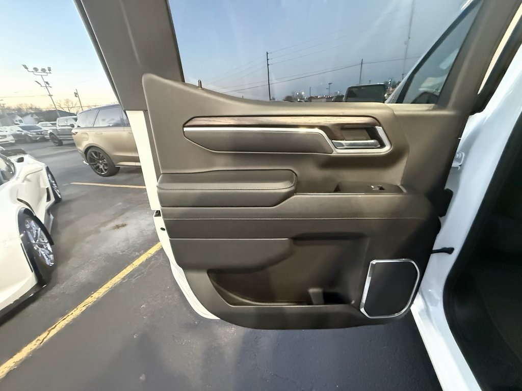 GMC Sierra 1500 SLT Crew Cab 4WD 2025