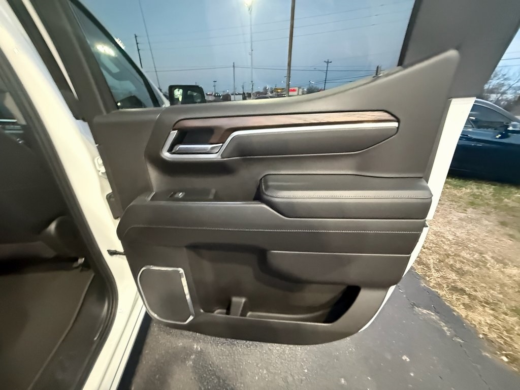 GMC Sierra 1500 SLT Crew Cab 4WD 2025