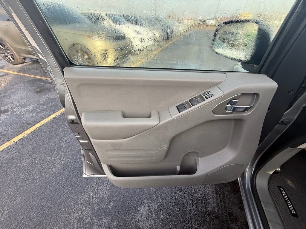 Nissan Frontier SL Crew Cab 5AT 4WD 2016