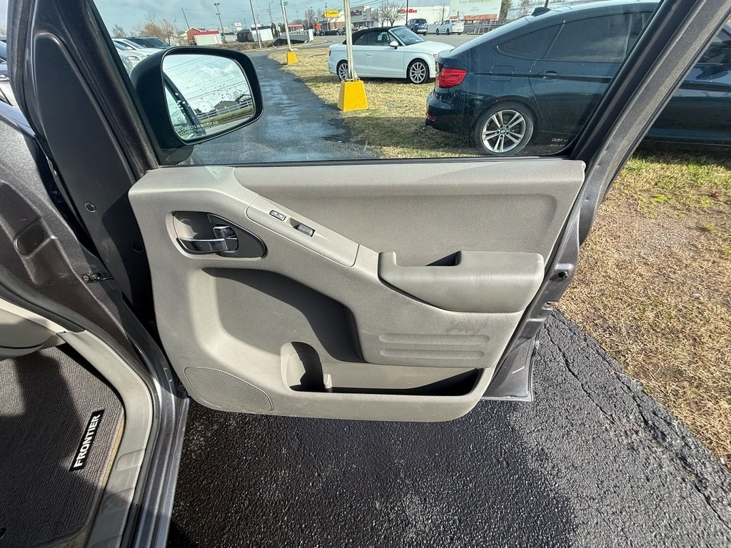 Nissan Frontier SL Crew Cab 5AT 4WD 2016