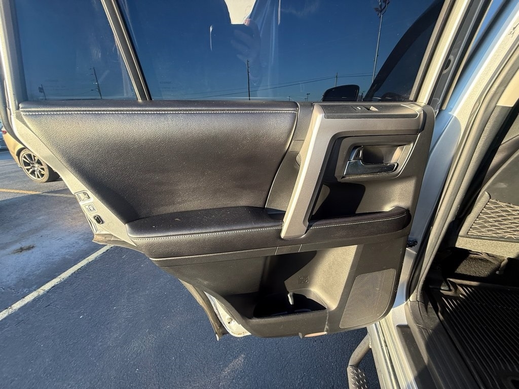 Toyota 4Runner Limited 4WD V6 2016