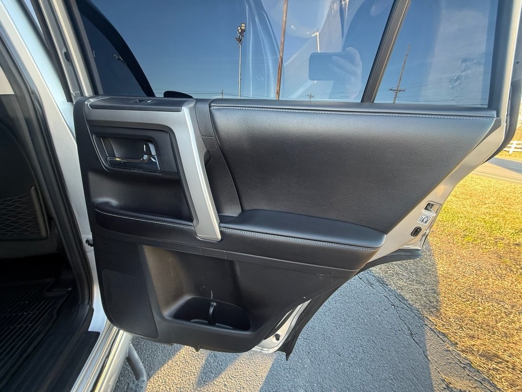 Toyota 4Runner Limited 4WD V6 2016