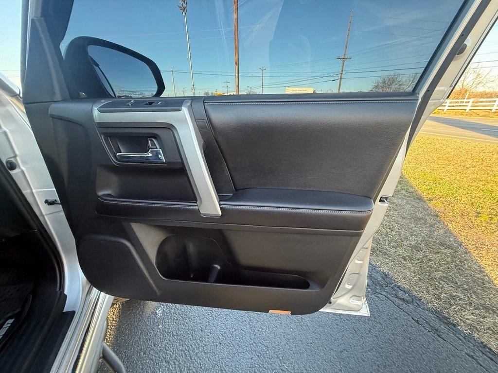 Toyota 4Runner Limited 4WD V6 2016