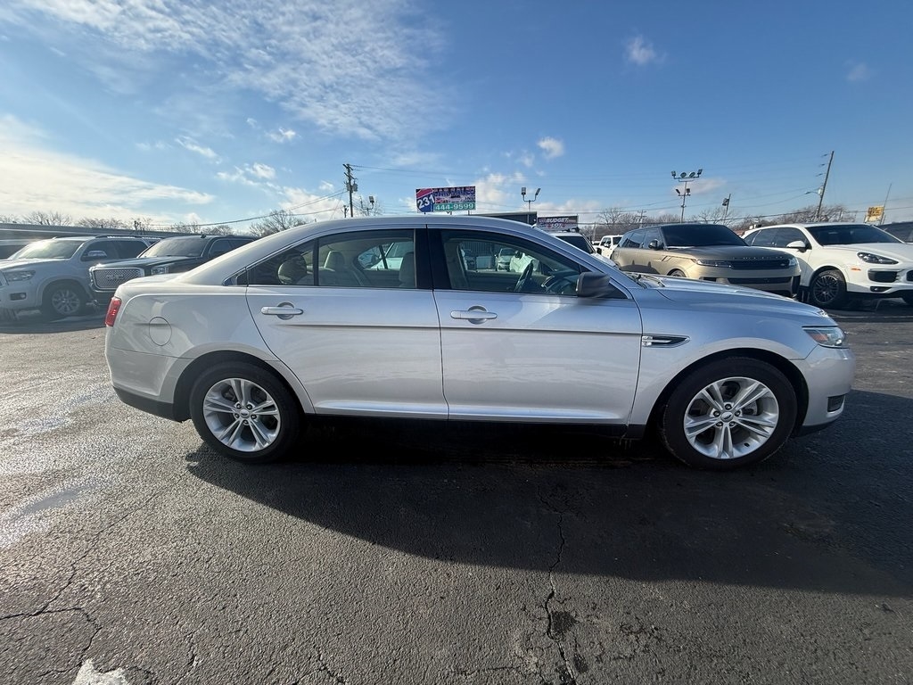 Ford Taurus SE FWD 2019