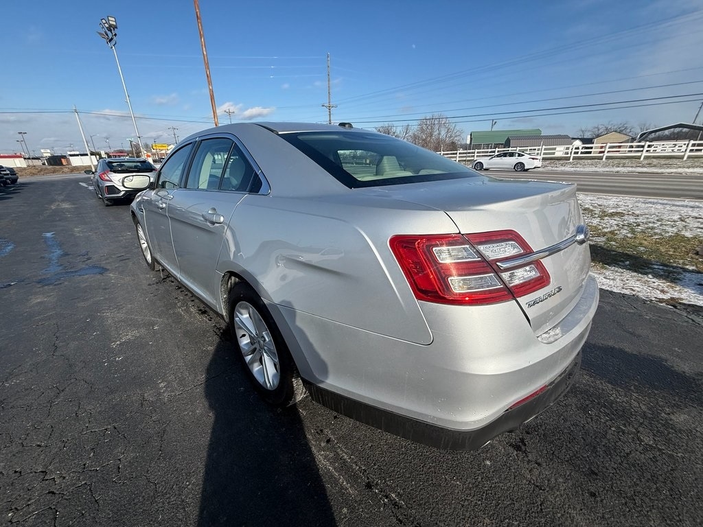 Ford Taurus SE FWD 2019