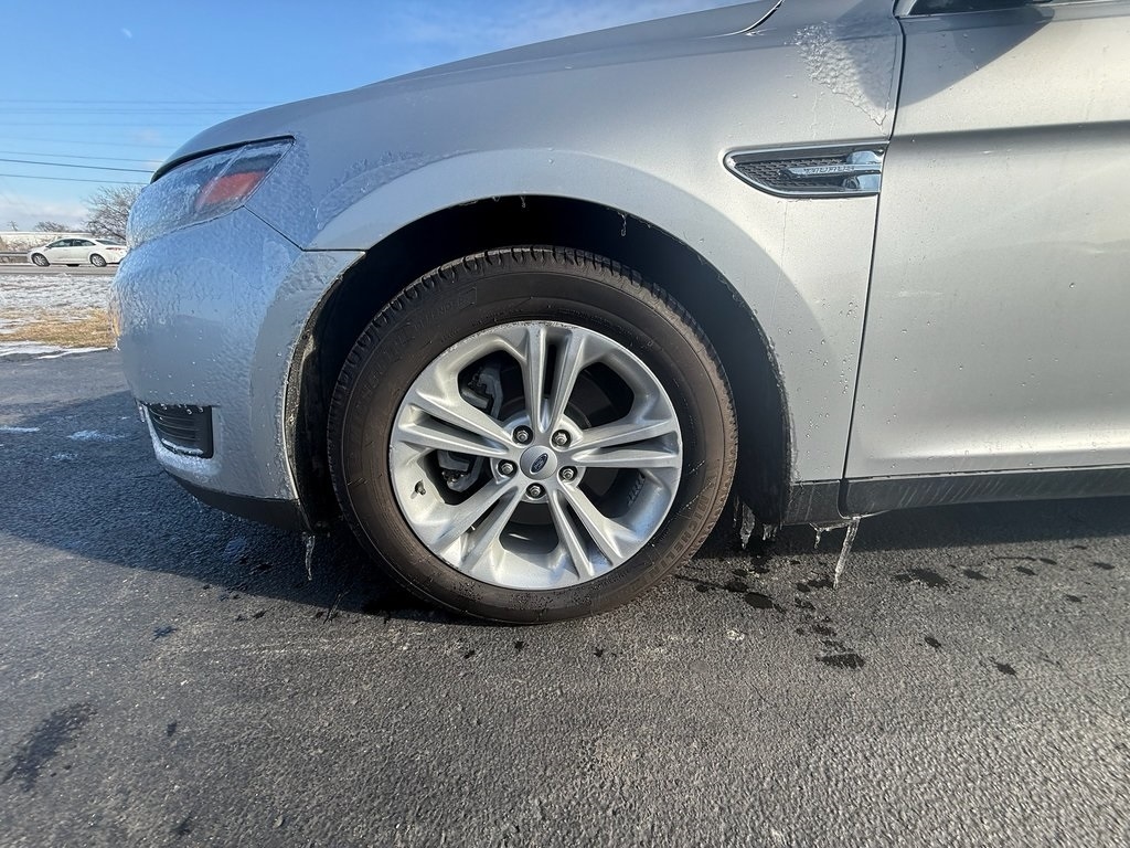 Ford Taurus SE FWD 2019