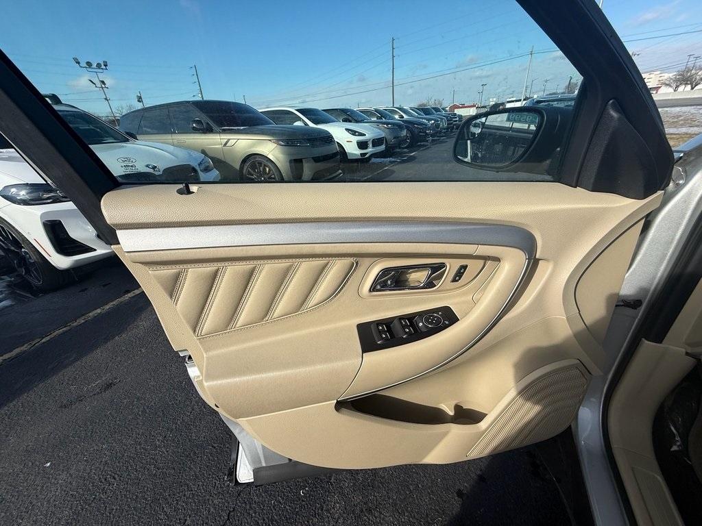 Ford Taurus SE FWD 2019