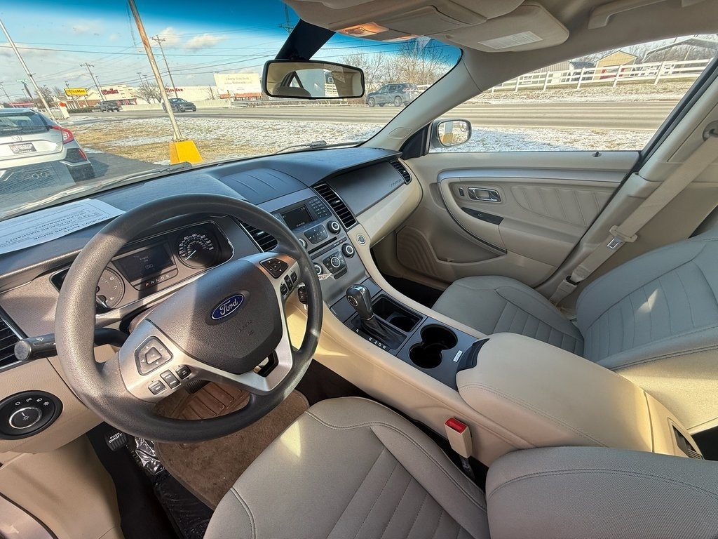 Ford Taurus SE FWD 2019