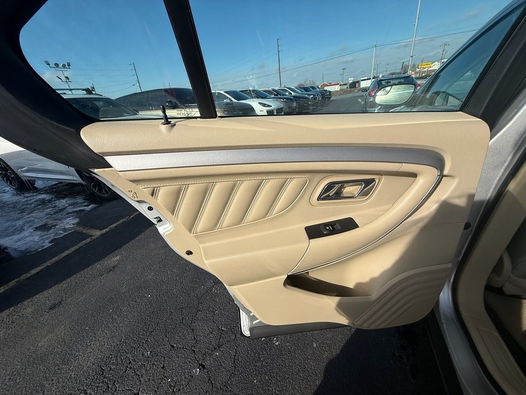 Ford Taurus SE FWD 2019