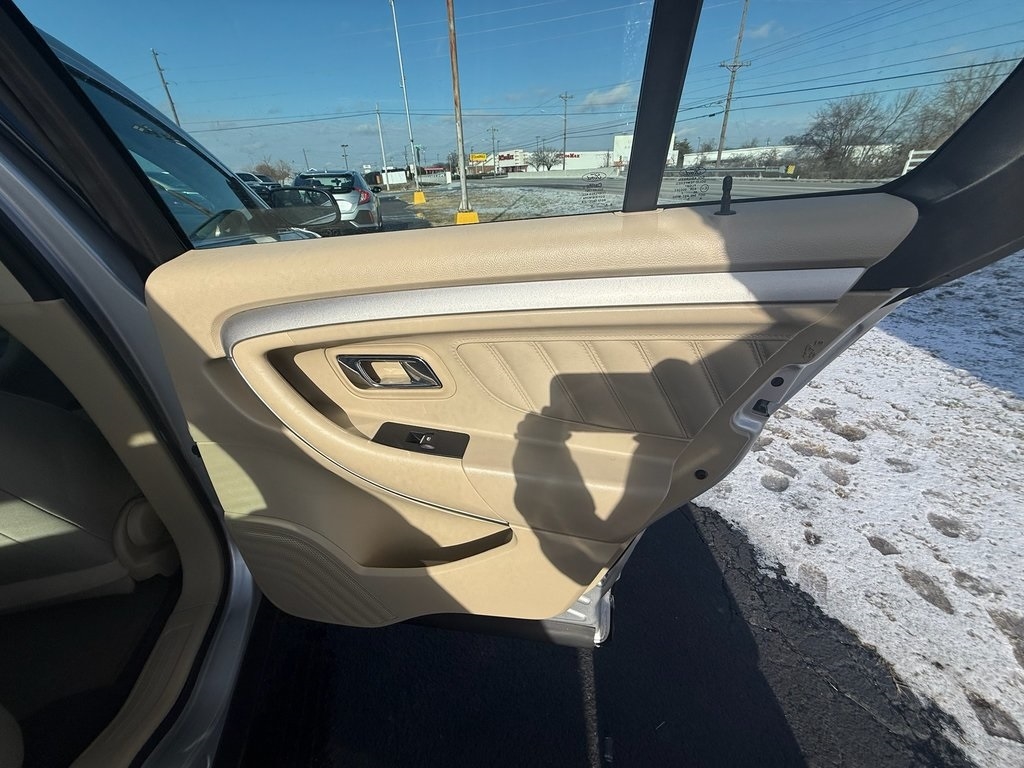 Ford Taurus SE FWD 2019