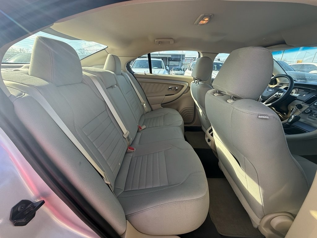 Ford Taurus SE FWD 2019