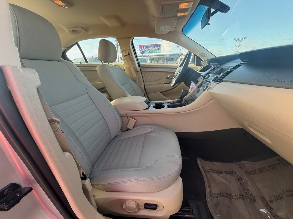 Ford Taurus SE FWD 2019