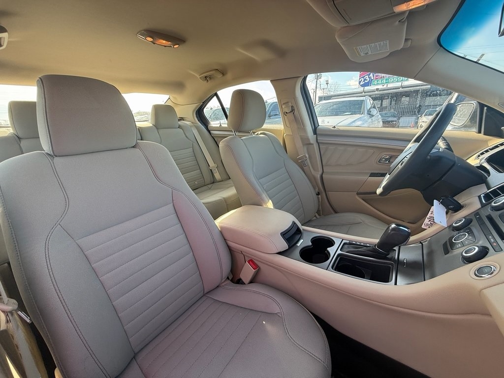 Ford Taurus SE FWD 2019