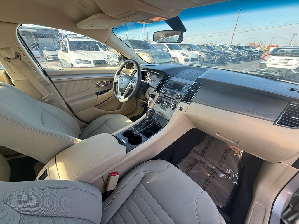 Ford Taurus SE FWD 2019