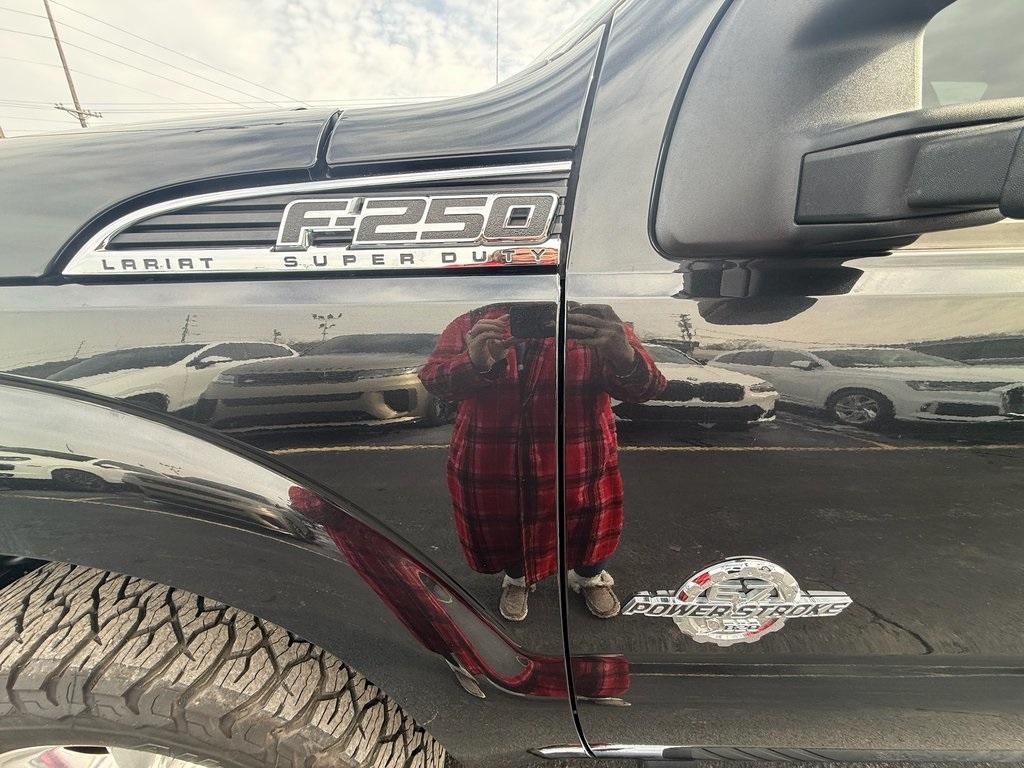 Ford F-250 SD Lariat Crew Cab 4WD 2015