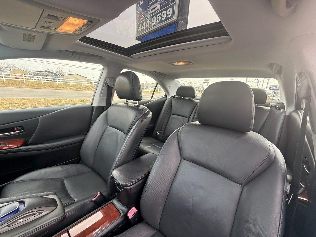 Lexus HS 250h Sedan 2010