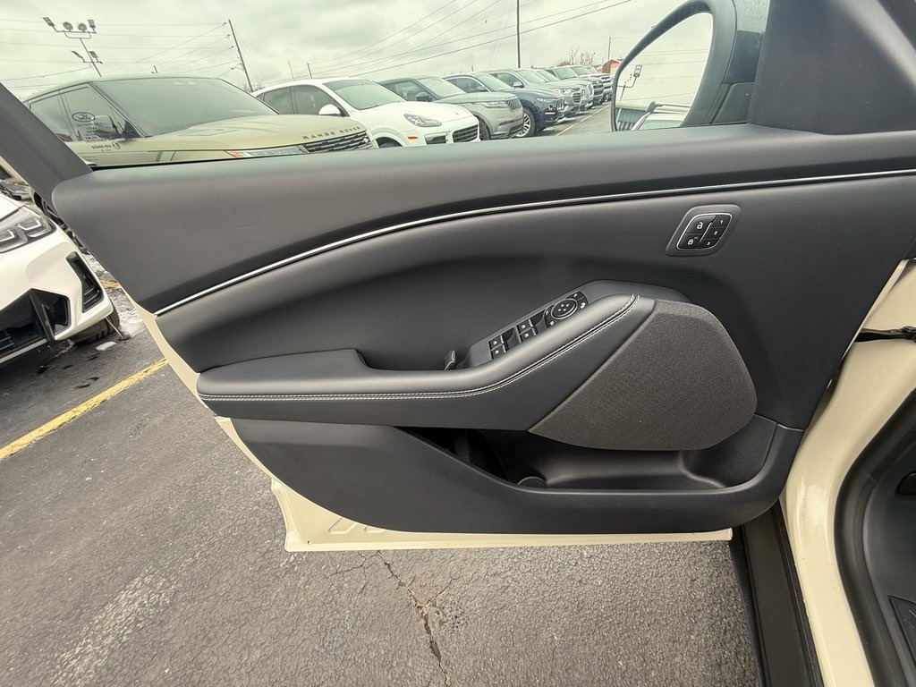 Ford Mustang Mach-E Select 2025