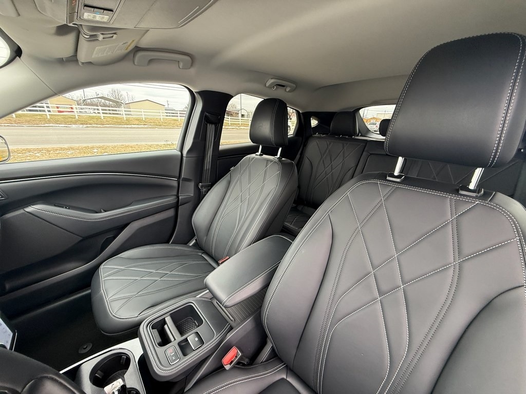 Ford Mustang Mach-E Select 2025