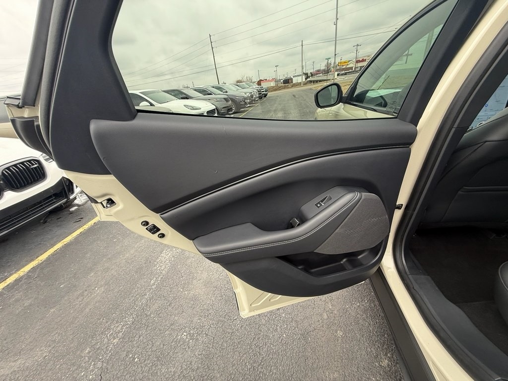 Ford Mustang Mach-E Select 2025