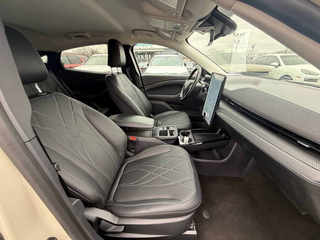 Ford Mustang Mach-E Select 2025