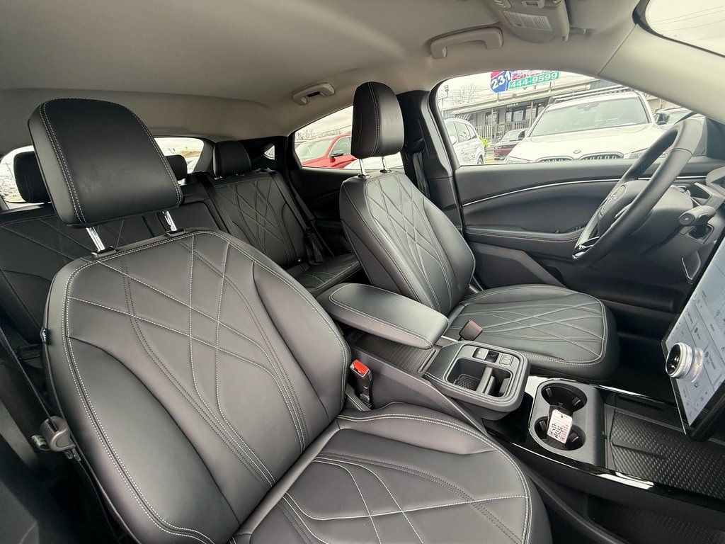 Ford Mustang Mach-E Select 2025