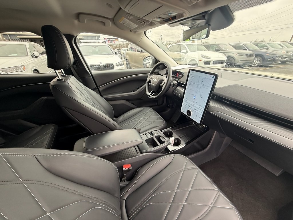 Ford Mustang Mach-E Select 2025