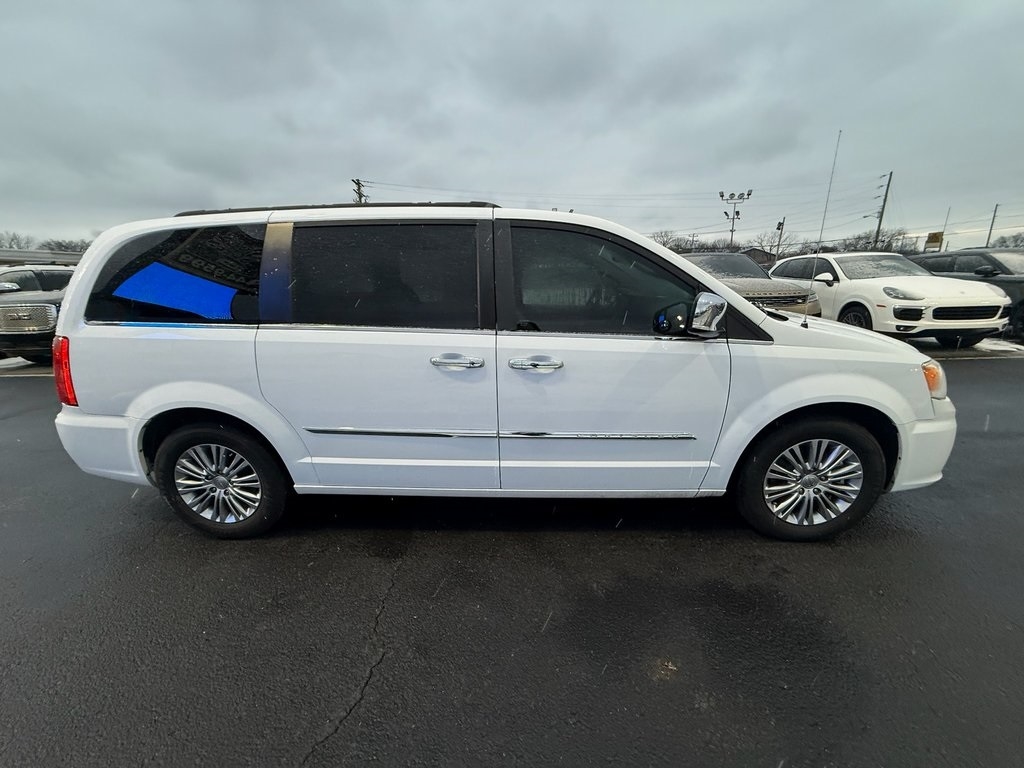 Chrysler Town & Country Touring-L 2016