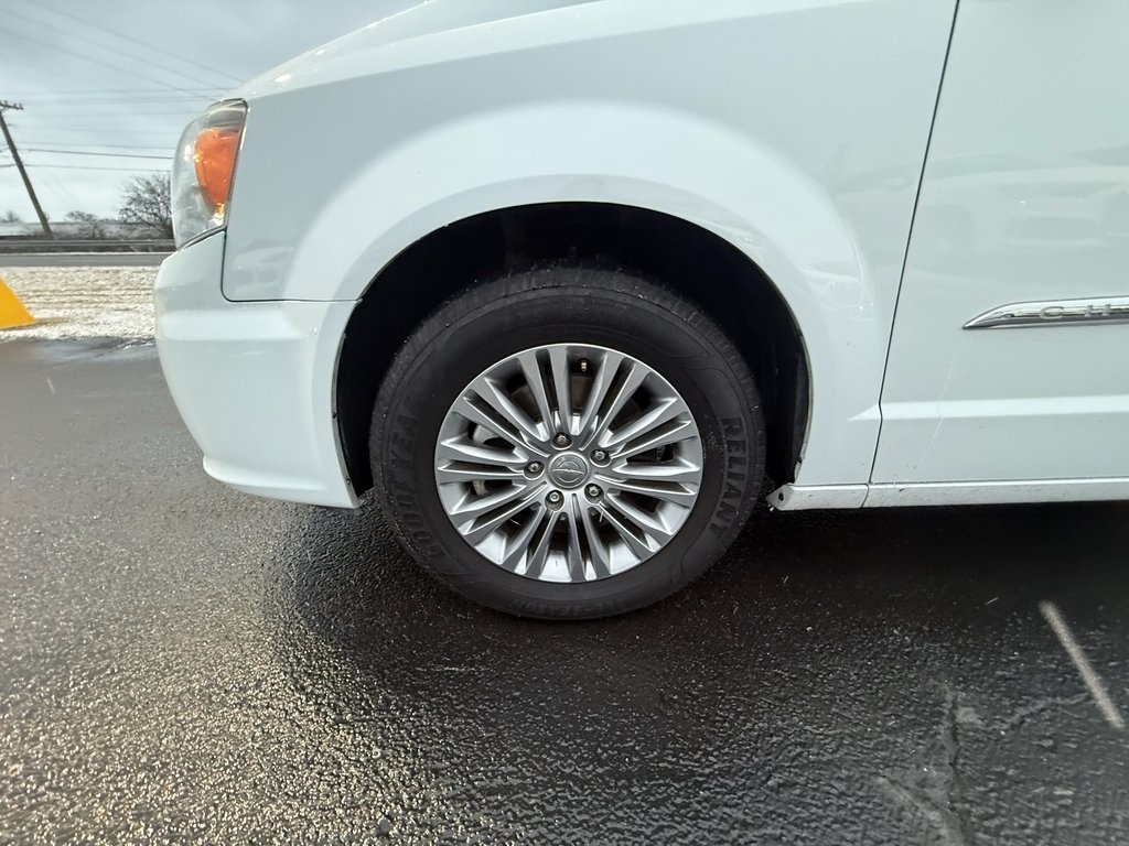 Chrysler Town & Country Touring-L 2016