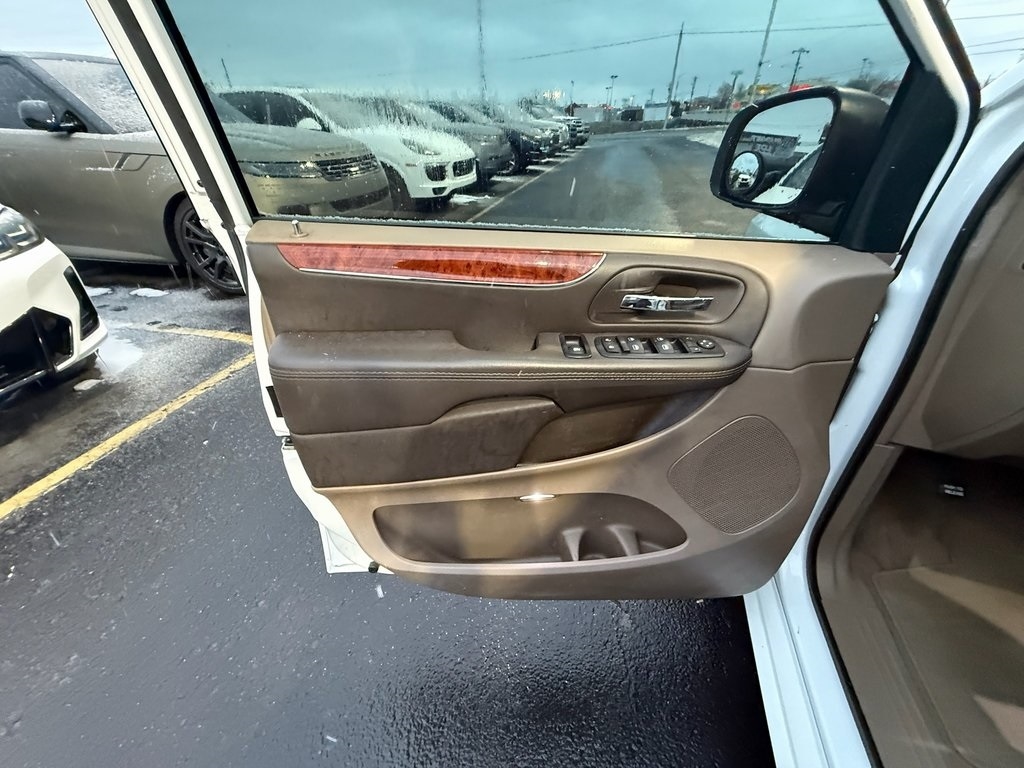 Chrysler Town & Country Touring-L 2016