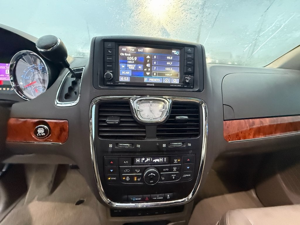 Chrysler Town & Country Touring-L 2016